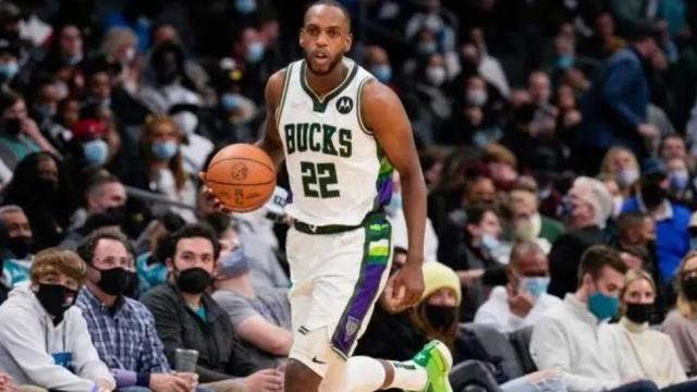 乐鱼vip-20分钟砍下24分 米德尔顿状态回升雄鹿势不可挡