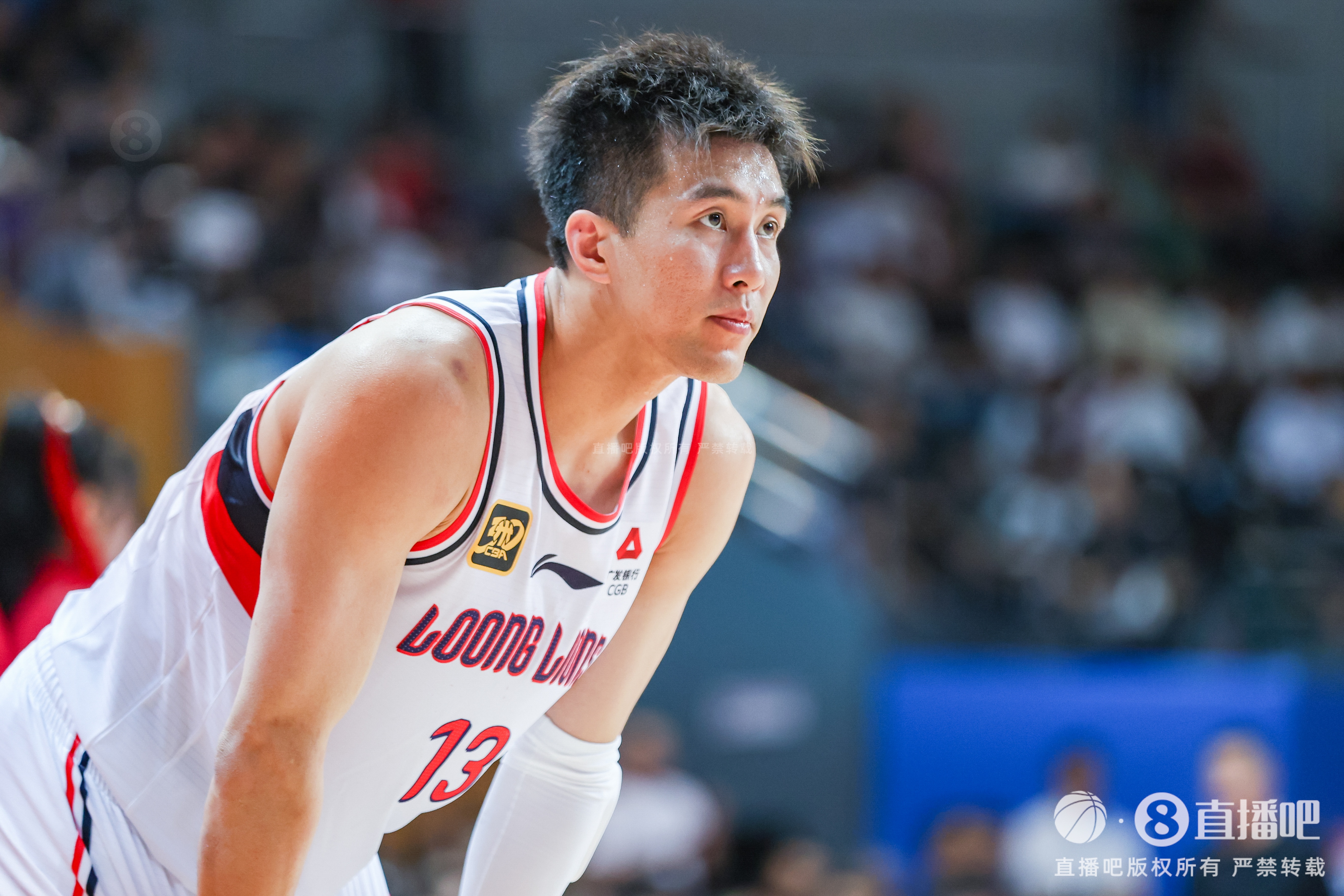 乐鱼电竞平台-表现不多！郭艾伦半场罚球4中4拿到4分1板2助 2失误